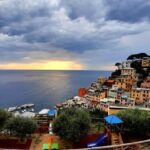 How to say 'travel around' in Italian using the phrase 'viaggiare in giro'