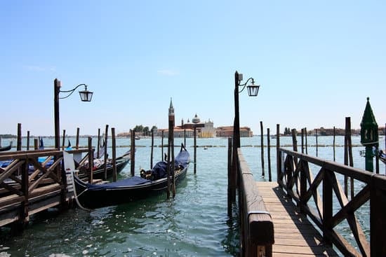 Cheapest Way to Travel From Italy to France 9 Affordable travel options from Italy to France: budget-friendly ways to explore two beautiful countries