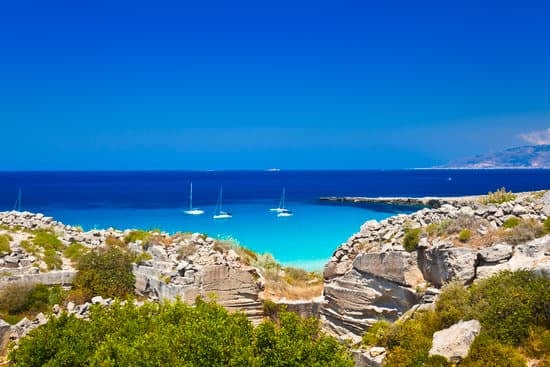 Fast and scenic train travel in Italy with Intercity: Experience the beauty and charm of Italy's cities