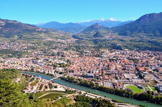 Deliberating on whether to travel to Italy or Ireland? Let's help you decide!