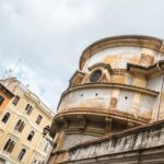 Captivating landmarks, rich history, and delectable cuisine make Italy a captivating travel destination