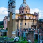 Discover the perfect phrase to say 'how to wish safe travels in Italian' accurately