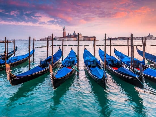 Amazing landmarks, delicious cuisine, and sunny beaches await in Italy, your perfect summer travel destination for