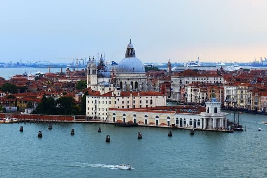 Suggested destinations for June travel in Italy: explore Rome, Florence, Venice, and the Amalfi Coast