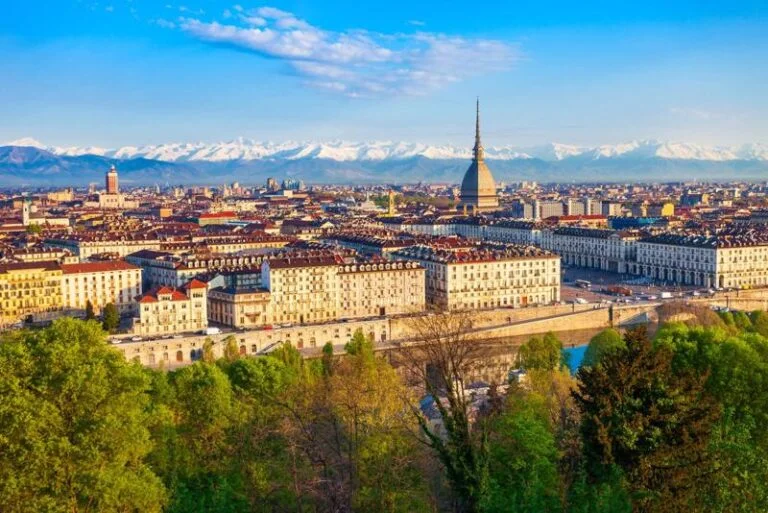Explore beautiful landscapes and historic cities with Guardian Travel Northern Italy tours